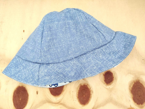 Imagem 4 de 8 de Kit Para Bebê Com Chapéu Dupla Face Pano De Boca E Sapatinho