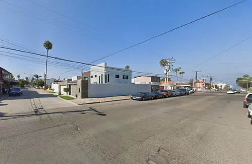 Casa De Adjudicación Bancaria En Venta Ubicada En Del Cantil, Col. Jardines Playas De Tijuana, 22500 Baja California Norte. Cmr