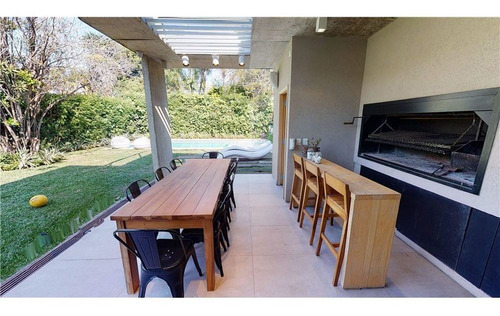 Imagen 1 de 30 de Casa En Venta En Olivos Con Pileta Y Jardin