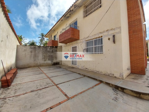 En Venta Acogedor Apartamento Planta Baja En Conjunto Residencia Urupagua, Sector Los Corales, A Pocos Metros Del Hotel Tucacas Beach