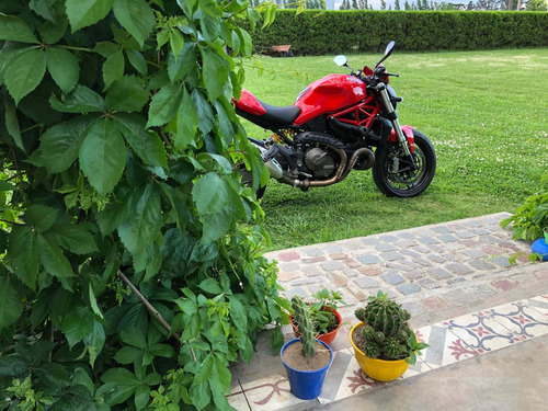 Ducati Monster 821, 2017 Red, No Permuto.