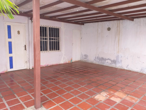 Imagen 2 de 7 de 04126887776 Casa En Venta Las Calderas Coro Urb. El Cardon #22-9953