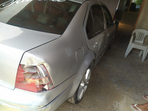 Volkswagen Bora 2001 2.0 Comfortline Aut. 4p