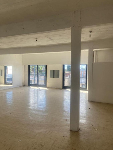 Imagen 3 de 8 de Local Alquiler - Jose C Paz - 160 M2 De Salon En Planta Alta