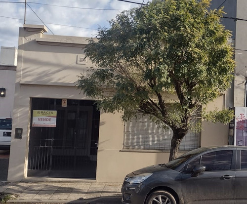 Casa En Venta En Muy Buen Estado / Zona Centrica De Lujan