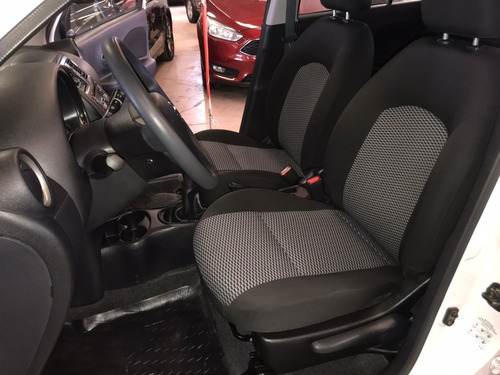 Imagen 6 de 8 de Nissan March Active Pure Drive 1.6 2019