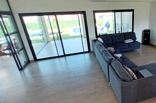 Casa Chalet En Venta En Escobar, G.b.a. Zona Norte, Argentina
