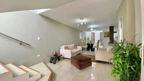 Imagen 2 de 10 de En Venta Exclusiva Propiedad En Urb Privada Villa Granadina