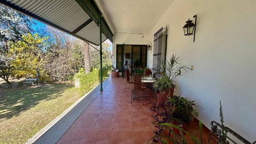 Casa En Venta, 6 Dormitorios, 5 Baños, Pileta, 4 Hectáreas. Tanti