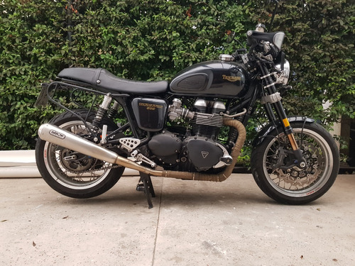 Triumph Thruxton 900