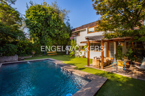 Casa En Venta San Carlos De Apoquindo / Paseo Los Domínicos