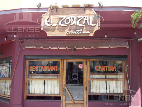 Imagen 2 de 24 de Local Comercial Esquina En Quilmes Centro Con 3 Departamentos 2amb En Planta