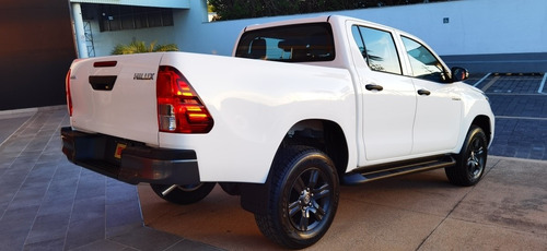 Imagen 10 de 15 de Toyota Hilux 2021 2.7 Cabina Doble Sr Mt