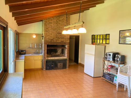 Imagen 15 de 25 de Casa Con Hermoso Parque En B° Los Robles Del Monarca Dueño Vende