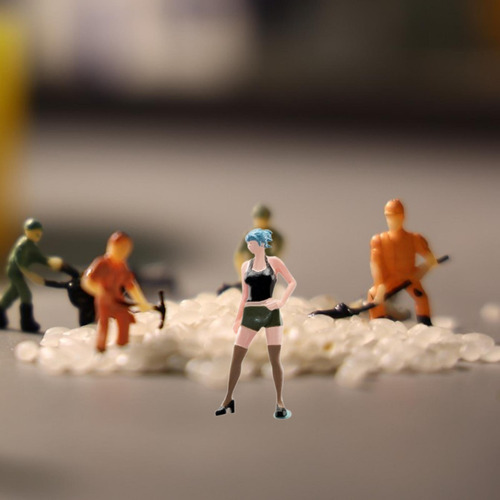 1:64 Figura De Niña A Escala Mini Muñeca Tiny People