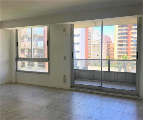 Hermoso Ambiente Y Medio Divisible Con Cochera Mucha Luz