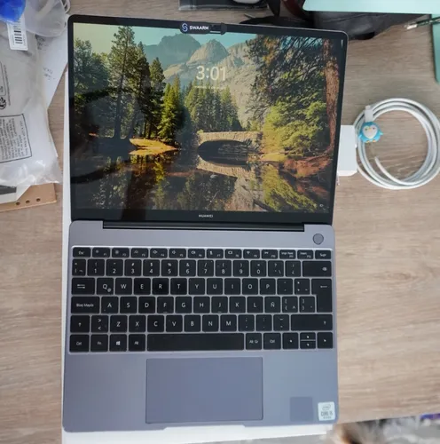 Matebook 13 Space Gray 8gb Ram - 512gb Ssd - Intel Core I5 (Usado)