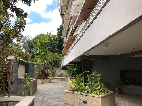 Este Elegante Y Amplio Apartamento En Venta En Altamira