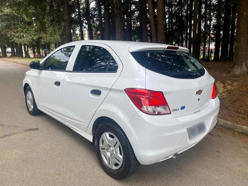 Imagem 4 de 9 de Chevrolet Onix 2018 1.0 Joy 5p