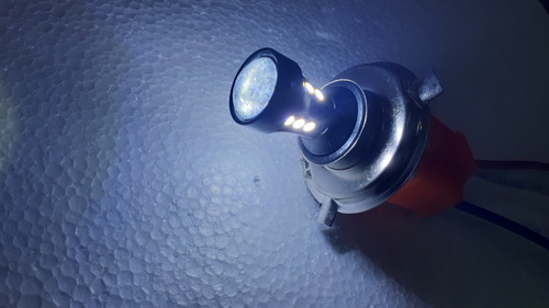 Imagen 3 de 4 de Luces Bombillo Led Para Motos H4