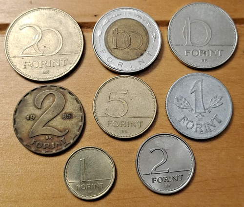 Hungría X 8 Monedas Incluye 2 Forint 1985 Y 2 Forint 1994. 