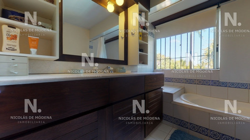 Venta De Casa 7 Dormitorios En Barrio Golf- Ref: 664