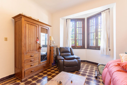 Única En Su Estilo. Venta De Casa En Malvin, 5 Dormitorios, Padrón Único.