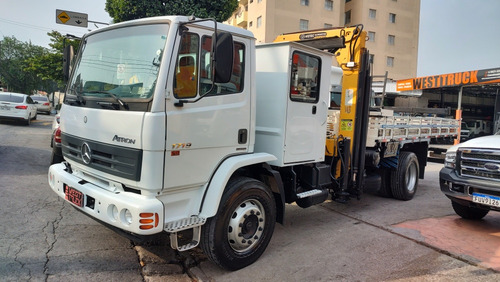 Mercedes Atron 1719 Modelo 2014 Com Munck