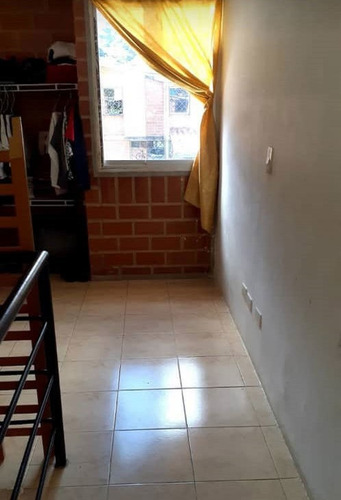 Imagen 3 de 8 de Townhouse Charallave, 2 Habitaciones, 2 Baños. Con 2 Aires.