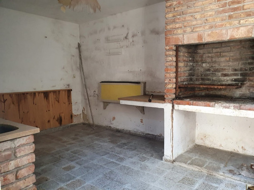 Bajó De Precio !!! Inmobiliaria Rias Altas Vende Hermosa Casa A Reciclar, A Media Cuadra De Garzón Con Muchas Comodidades + Apartamento