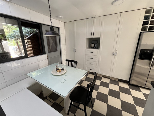 Casa En Arriendo De 5 Dorm. En Lo Barnechea