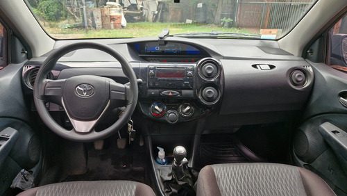 Toyota Etios 1.5 Sedan X