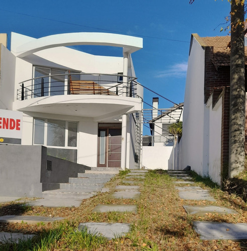 Oportunidad Casa A Estrenar, En Cercanía Al Cerro El Triunfo.