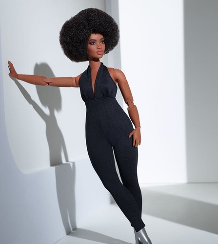 Imagem 6 de 11 de Barbie Signature Looks Curvy Morena Macação Preto Ms Sj