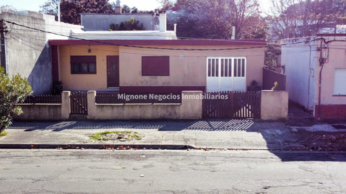 Imagen 2 de 11 de Casa De 3 En Centro De Colonia
