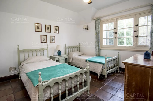 Excelente Casa De Cinco Dormitorios En Venta - Golf Punta Del Este