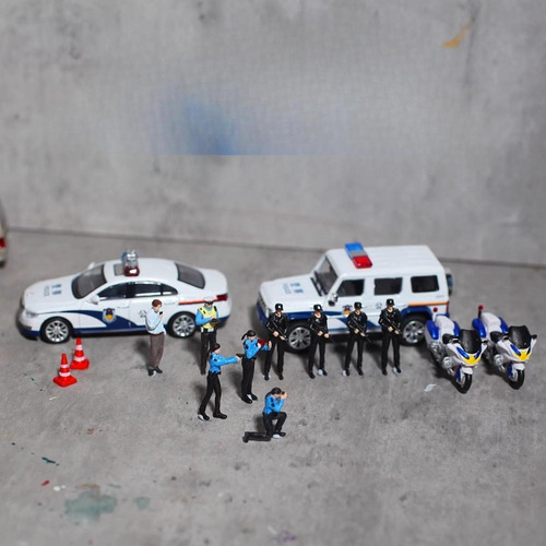 Modelo De PolicĂa A Escala 1/64, 3 Mujeres
