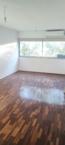 Dueño Vende Apartamento 2 Dormit.  Piso Alto En El Centro