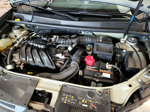 Imagen 21 de 25 de Renault Logan 1.6 16v Intense 2021