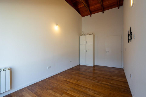 Casa En Venta 7 Ambientes 3 Dormitorios Con Jardín Quincho Parrillero Y Pileta 2 Cochera Fisherton