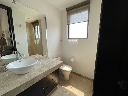 Espectacular Casa Con Excelente Ubicación En La Mejor Zona De La Herradura