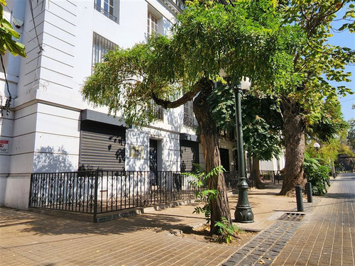 Casa Comercial En Venta En Providencia / Orrego Luco 