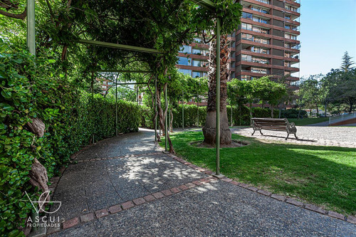 Gran Distribución Y Ubicación. Seguro Y Bonito Condominio.