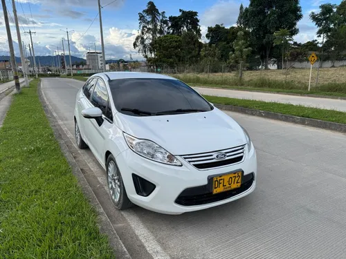 Ford Fiesta 1.6 Hatchback Automática