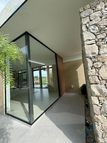 Venta De Casa Son Pileta - San Ramiro Pilar Del Este