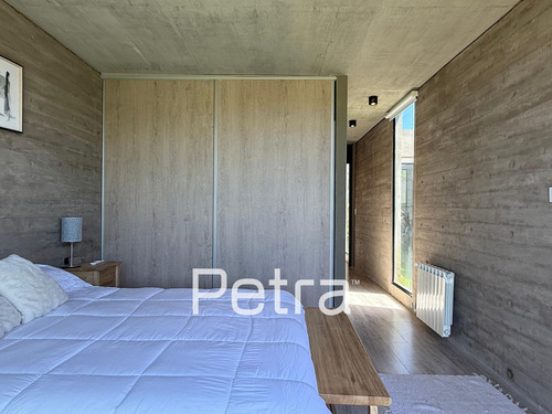 Casa En Venta De Hormigón Visto En Costa Esmeralda