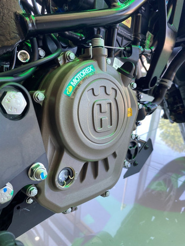Imagen 6 de 15 de Husqvarna 200 Svartpilen | Financiacion Exclusiva