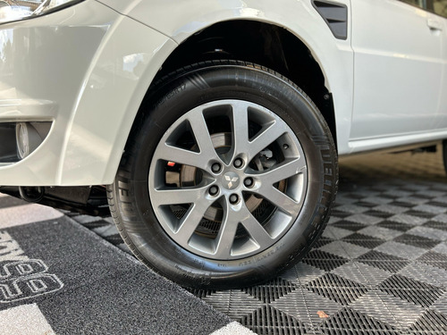 Mitsubishi Pajero TR4 2.0 4X2 16V 140CV FLEX 4P AUTOMÁTICO