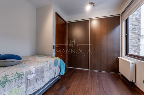 Casa En Venta De 4 Dorm. En Lo Barnechea