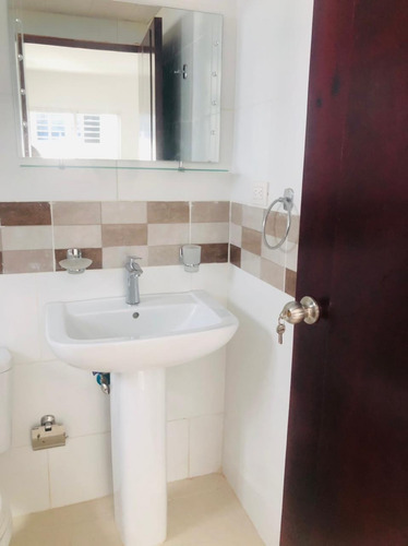 Apartamento En Autopista San Isidro, 3 Hab, 2 Baños, 1 Parq